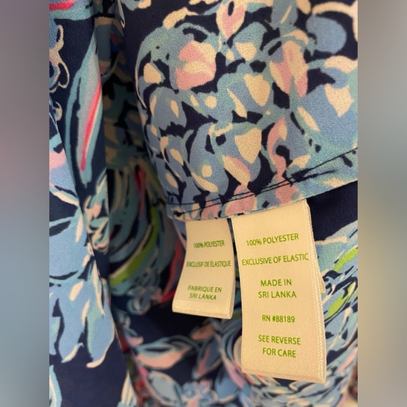 Gorgeous Lilly Pulitzer blouse. Size Medium - Picture 6 of 9